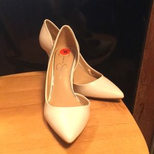 Jessica Simpson White D’orsay pump.